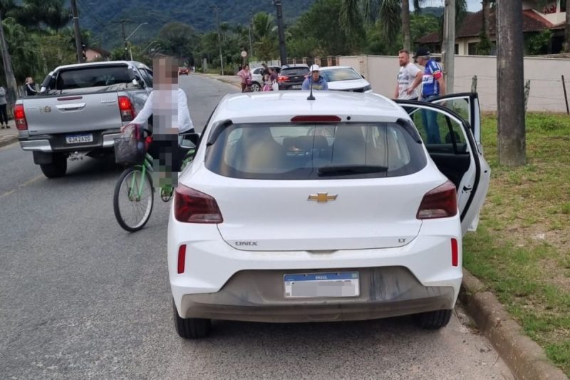 Carro roubado foi roubado na segunda-feira (19) – Foto: Pol&iacute;cia Militar/Divulga&ccedil;&atilde;o/ND