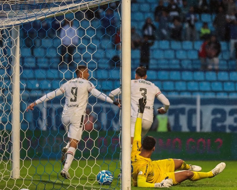 Avaí sofreu empate do Botafogo-SP na bola parada neste domingo