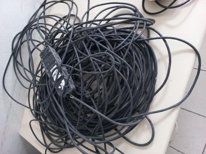 Material foi encontrado na casa do suspeito de furtar escola