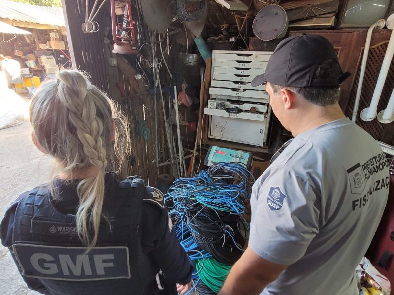 O objetivo da opera&ccedil;&atilde;o &eacute; ampliar as medidas de seguran&ccedil;a, identificar e reprimir os receptadores de fios de origem irregular – Foto: Prefeitura de Florian&oacute;polis/Divulga&ccedil;&atilde;o