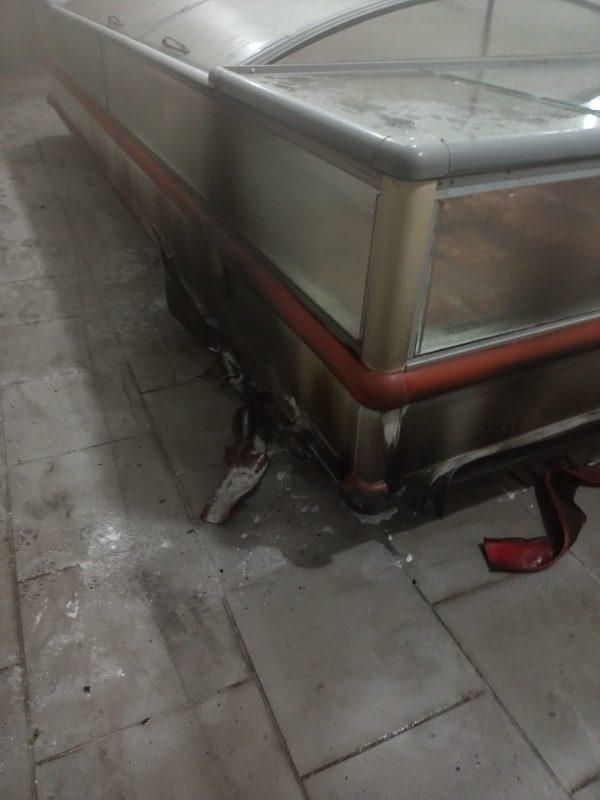 Freezer de mercado pela fogo em Navegantes na madrugada de sábado (24)