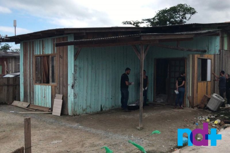 Casa onde ocorreu a chacina com morte de cinco pessoas em Araquari