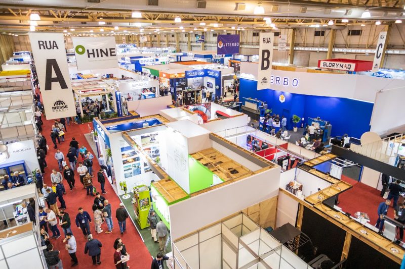 Com mais de 50 m&aacute;quinas em funcionamento reunidas, a feira traz na pr&aacute;tica os recursos e novas tecnologias – Foto: Divulga&ccedil;&atilde;o