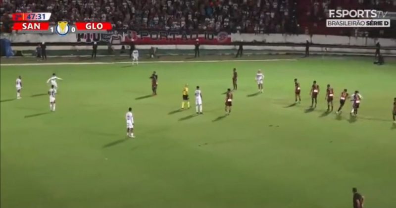 Zagueiro faz golaço de falta na Série D e viraliza