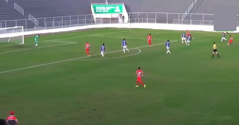 Jogador acerta chutaço e faz lindo gol na Série D