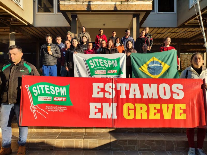 A greve dos servidores de Planalto Alegre iniciou na terça-feira (20). 