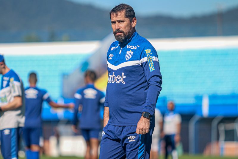 Gustavo Morínigo vai novamente promover mudanças no time do Avaí