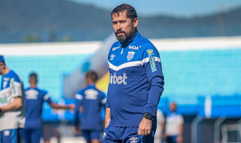 Gustavo Morínigo não é mais técnico do Avaí