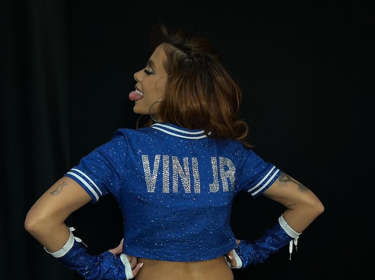 Anitta prestou homenagem a Vini Jr durante a final da Champions