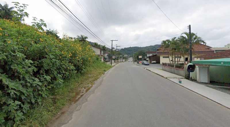 Caso aconteceu na rua Xaxim, no bairro Iriri&uacute;, em Joinville – Foto: Internet/Reprodu&ccedil;&atilde;o/ND