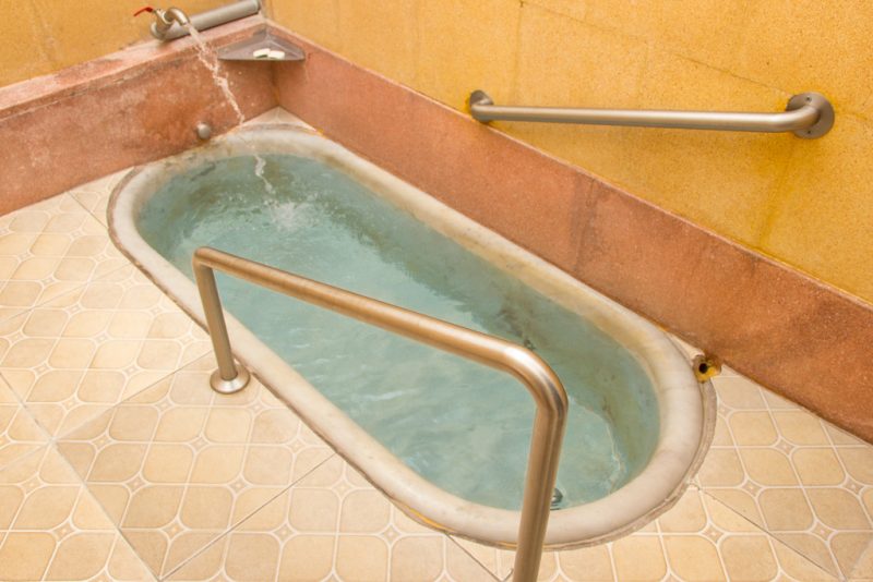 Banheira de 700kg some em Santo Amaro da Imperatriz