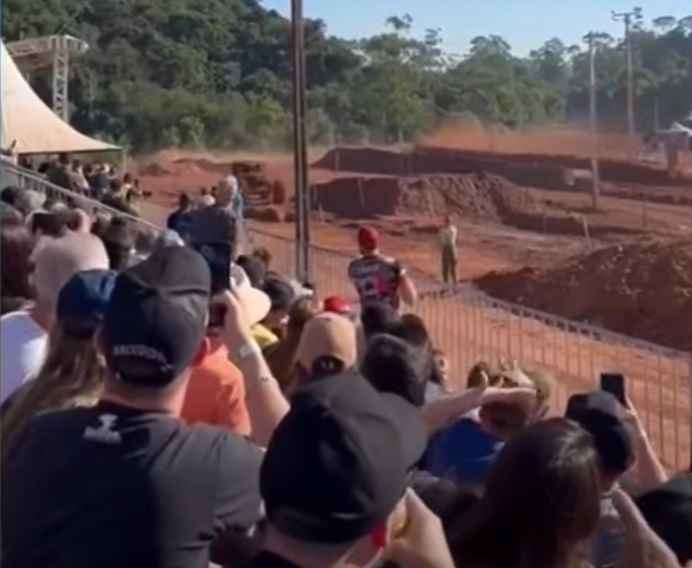 V&iacute;tima foi atendida no local e encaminhada ao hospital – Foto: Internet/Reprodu&ccedil;&atilde;o/ND