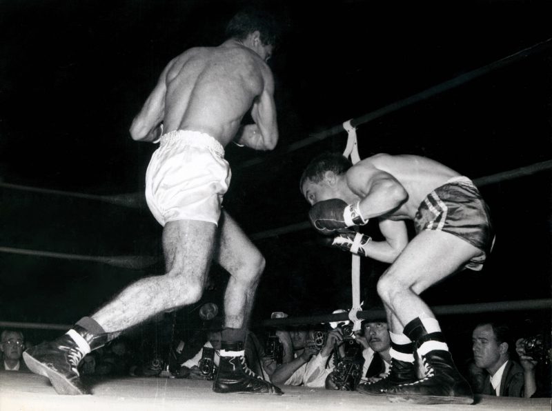 Eder Jofre venceu o irlandês Johnny Caldwell em São Paulo