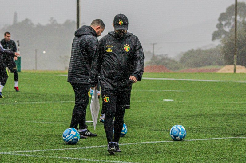 Pouso Alegre x Brusque: onde assistir ao vivo, horário e escalações, brasileirão série c