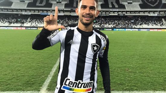 John Textor, do Botafogo, após ver jogo na torcida: É o único jeito de  assistir a futebol, botafogo