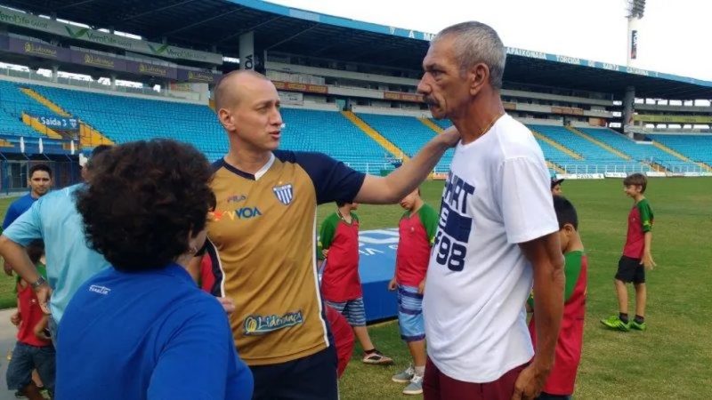 Ex-jogador foi o “padrinho” de Marquinhos Santos no Ava&iacute; – Foto: Alceu Atherino / Ava&iacute; F.C/ND