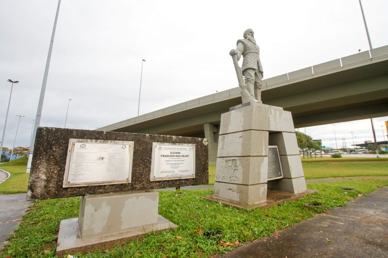 Monumento de Dias Velho est&aacute; na Ba&iacute;a Sul – Foto: Leo Munhoz/ND