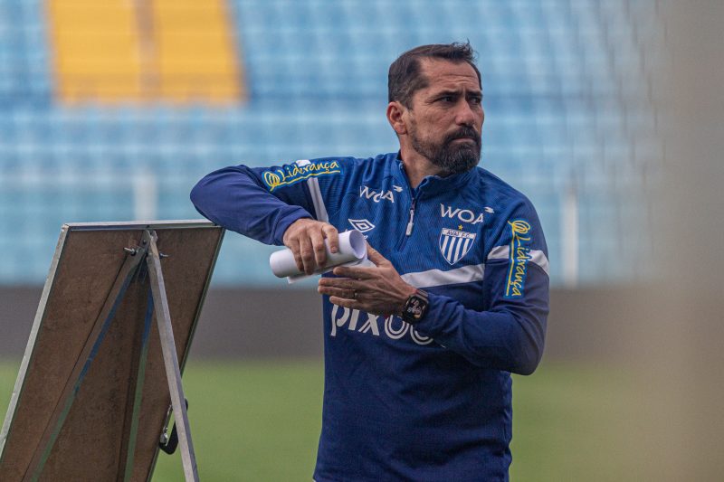 Morínigo durante treino do Avaí