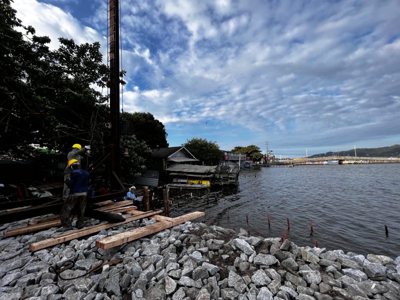 Estaqueamento da ponte na Lagoa &#8211; Foto: Pedro Perez/ PMF/ Divulgação/ ND