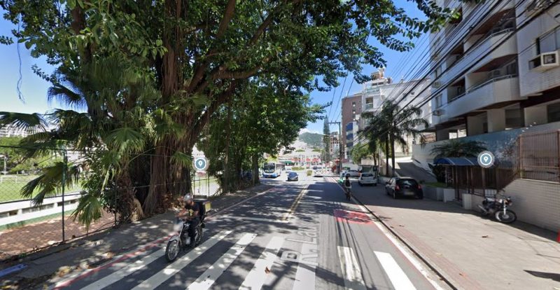 De 2005 para c&aacute;, administrando seu ponto comercial, Paulo Gonz&aacute;les testemunhou &ldquo;um crescimento violento&rdquo; e a troca das casas t&eacute;rreas por edif&iacute;cios – Foto: Reprodu&ccedil;&atilde;o/Google Street View/ND