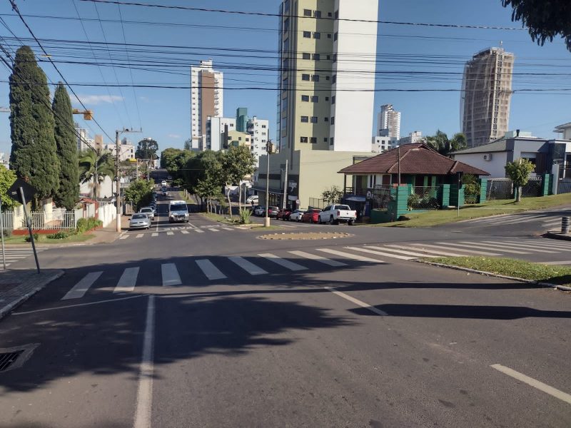 Cruzamento entre as ruas registra acidentes de tr&acirc;nsito com frequ&ecirc;ncia. – Foto: Prefeitura de Chapec&oacute;/Divulga&ccedil;&atilde;o/ND