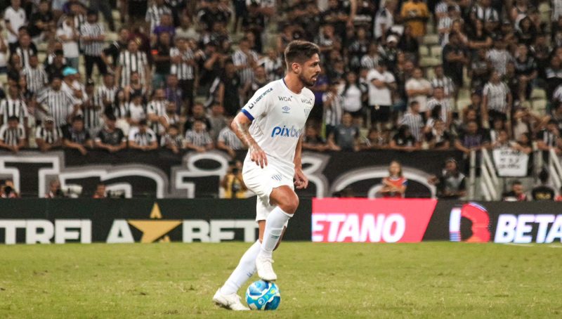 Rafael Gava voltou ao time ap&oacute;s se recuperar de les&atilde;o, mas pouco fez – Foto: Andr&eacute; Palma Ribeiro/Ava&iacute; F.C/ND