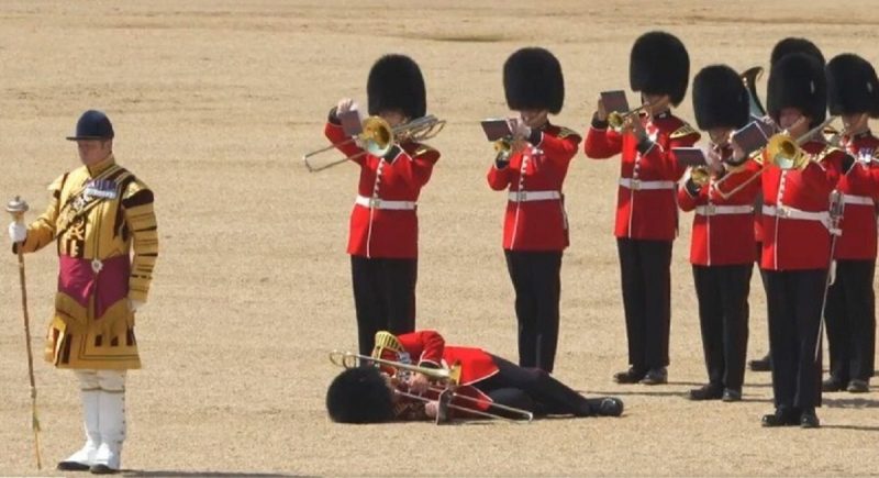 Guarda real desmaiou de calor e teve de ser socorrido durante ensaio