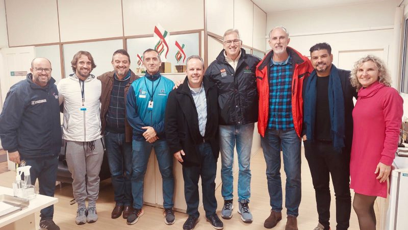 Sede foi confirmada em reuni&atilde;o nesta quarta-feira; ao centro, Robson Vieira (FME) e Paulo Andr&eacute; Jukoski da Silva, o Paul&atilde;o – Foto: Divulga&ccedil;&atilde;o/ND