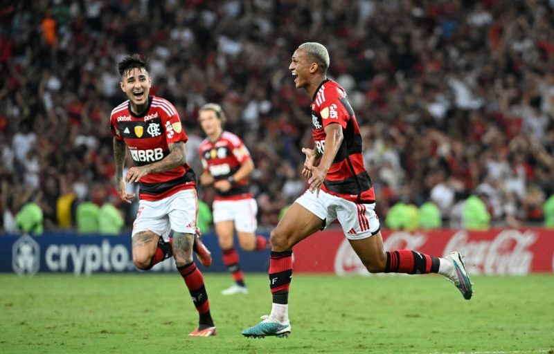 Sporting tem interesse na contratação do lateral Wesley, do Flamengo