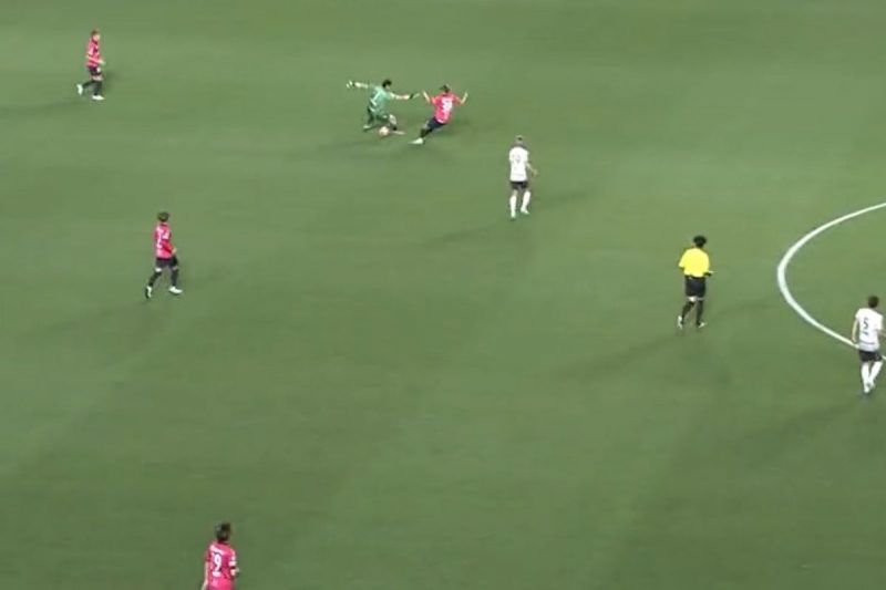 Goleiro tentou dar uma de atacante, se atrapalhou e decretou derrota do time 