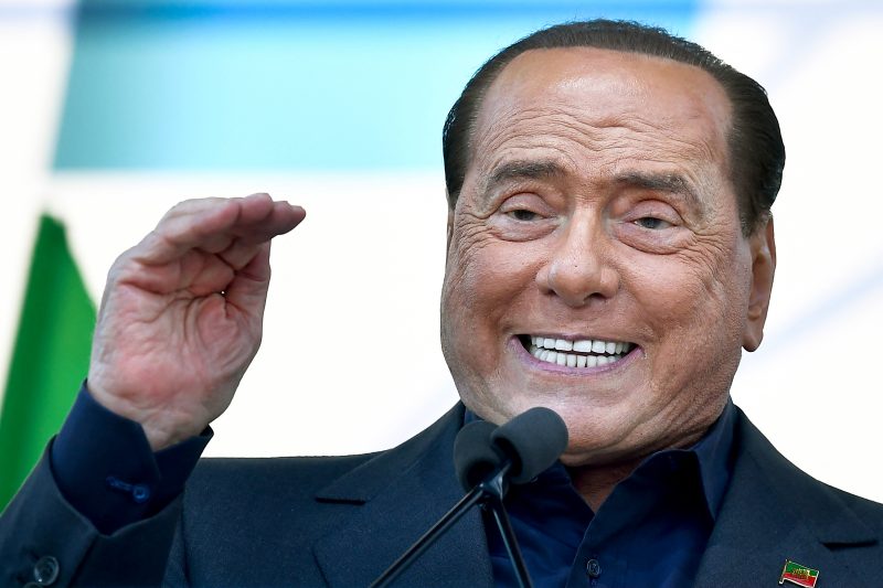 O empresário e ex-primeiro ministro italiano Silvio Berlusconi morreu vítima de leucemia