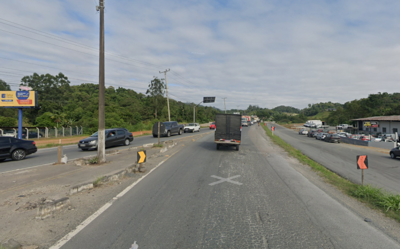 Trecho da BR-470 ser&aacute; bloqueado para detona&ccedil;&atilde;o de rochas nesta ter&ccedil;a-feira; veja onde – Foto: Google Street View/Reprodu&ccedil;&atilde;o/ND