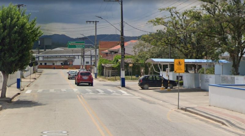 Motociclista atingiu menino que atravessava na faixa de pedestres em acidente nesta segunda-feira (26) – Foto: Google Street View/Divulga&ccedil;&atilde;o/ND