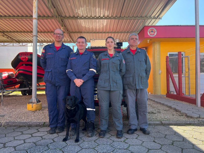 Equipe que atuou no resgate da mulher que desapareceu em Botuver&aacute; – Foto: Corpo de Bombeiros/Reprodu&ccedil;&atilde;o ND