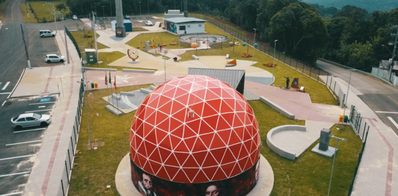 Imagem que mostra o Parque Astronômico, palco do Luau