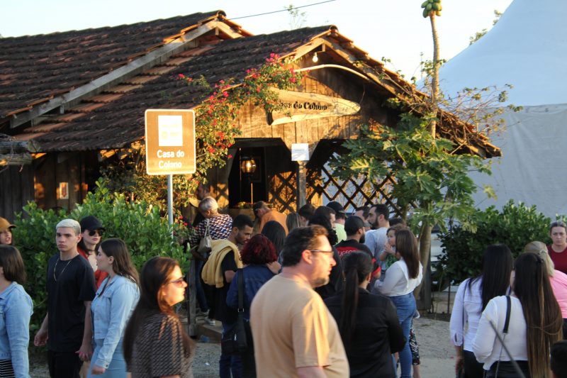 Imagem aberta da Festa do Colono em Itajaí