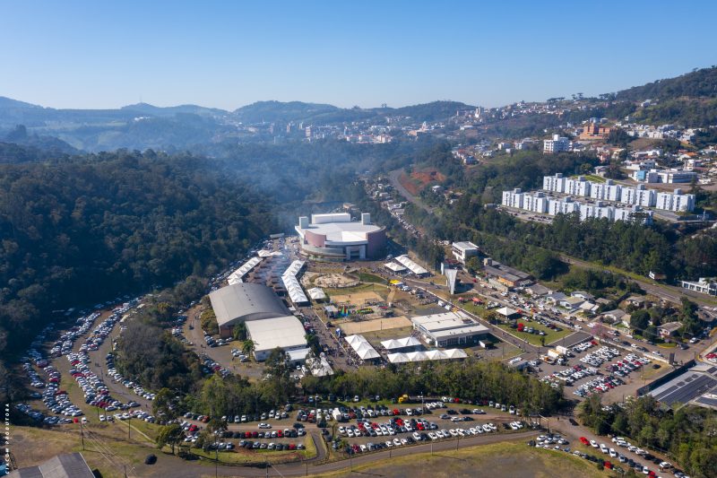 H&aacute; quem diga, que a fuma&ccedil;a da festa pode ser vista de v&aacute;rios pontos da regi&atilde;o – Foto: Divulga&ccedil;&atilde;o