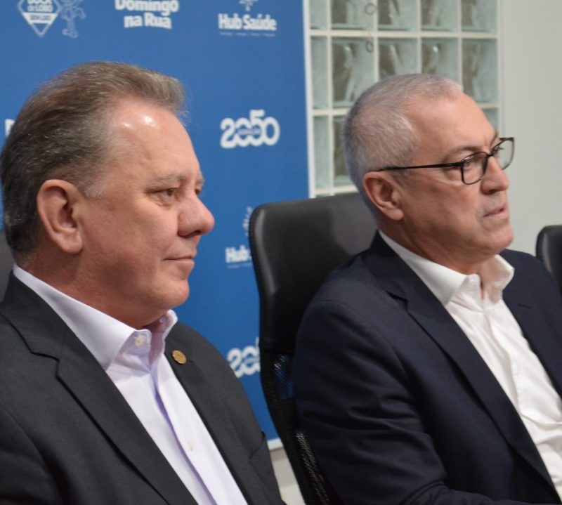 Ex-prefeito de Tubar&atilde;o, Joares Ponticelli (PP) ao lado do atual presidente da C&acirc;mara de Vereadores, Jairo Cascaes (PSD). – Foto: Prefeitura de Tubar&atilde;o