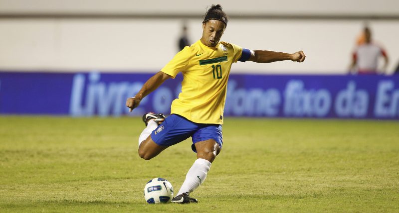 Jogo das Estrelas SC reúne Ronaldinho Gaúcho, Zé Roberto e outros