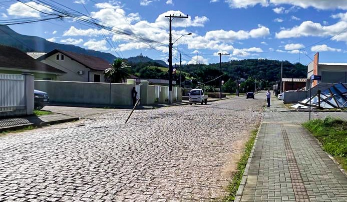 N&uacute;mero de ocorr&ecirc;ncias relacionadas ao ciclone diminuiu; servi&ccedil;os como &aacute;gua e luz voltam &agrave; normalidade nesta sexta-feira (14) – Foto: Prefeitura de Ascurra/Divulga&ccedil;&atilde;o/ND