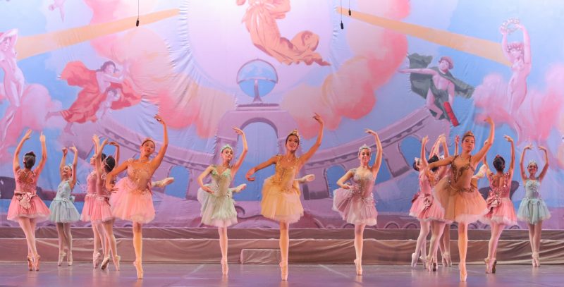 Apresenta&ccedil;&atilde;o dos bailarinos do Teatro Escola Basileu Fran&ccedil;a na categoria Bal&eacute; Cl&aacute;ssico de Repert&oacute;rio – Conjunto J&uacute;nior – Foto: Alceu Bett