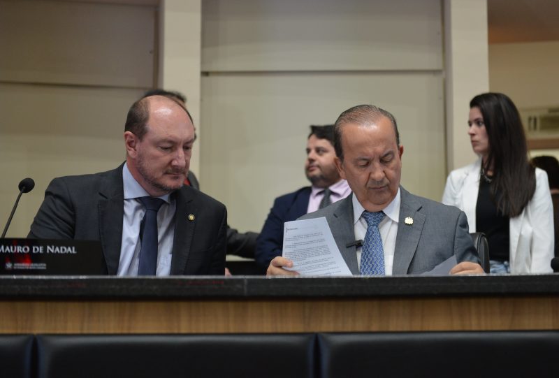 Governador Jorginho Mello (PL) e o presidente da Alesc, Mauro de Nadal (MDB), durante entrega do Universidade Gratuita - Foto: Eduardo Valente/ SECOM