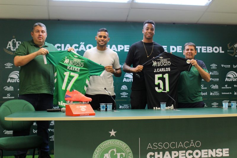 Carlos Eduardo leva o nome do pai Jos&eacute; na camisa – Foto: ulliana Paulino/ACF/ND