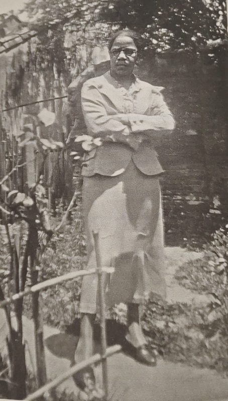 Antonieta de Barros no jardim de casa, na d&eacute;cada de 30 – Foto: Alesc/Jeruse Rom&atilde;o/Divulga&ccedil;&atilde;o/ND