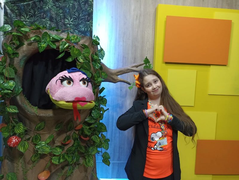 Alice Richter aproveitou para conhecer os est&uacute;dios da NDTV – Foto: Divulga&ccedil;&atilde;o/ND