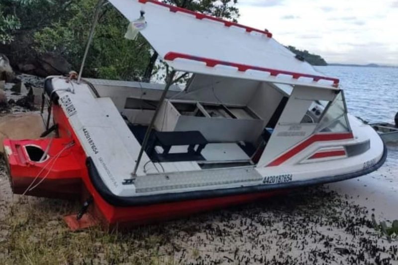 Ambulancha ficou sem motor