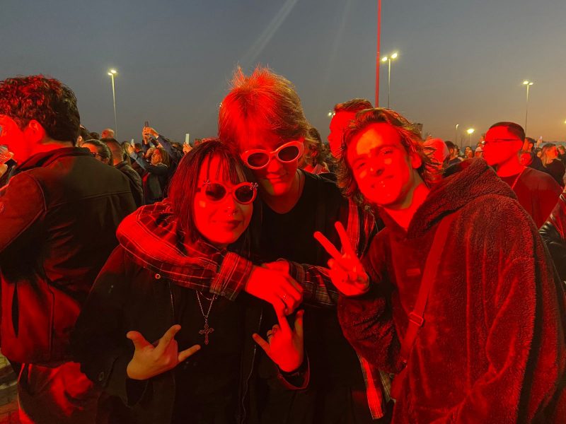 Tributos icônicos, emoção e pôr do sol de tirar o fôlego marcam segundo dia do Mundial Rock