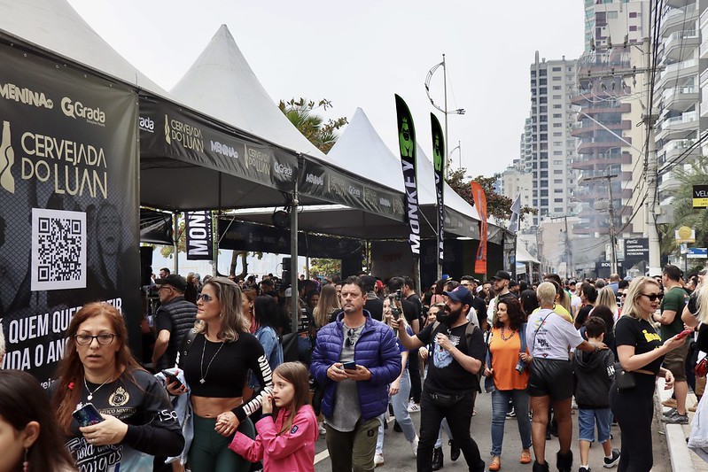 Festa dos Amigos acontece na avenida Atlântica