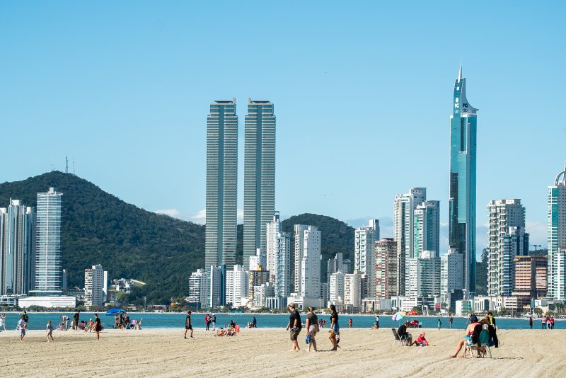 terra dos arranha-céus: Balneário Camboriú tem 7 dos 10 prédios mais altos do Brasil