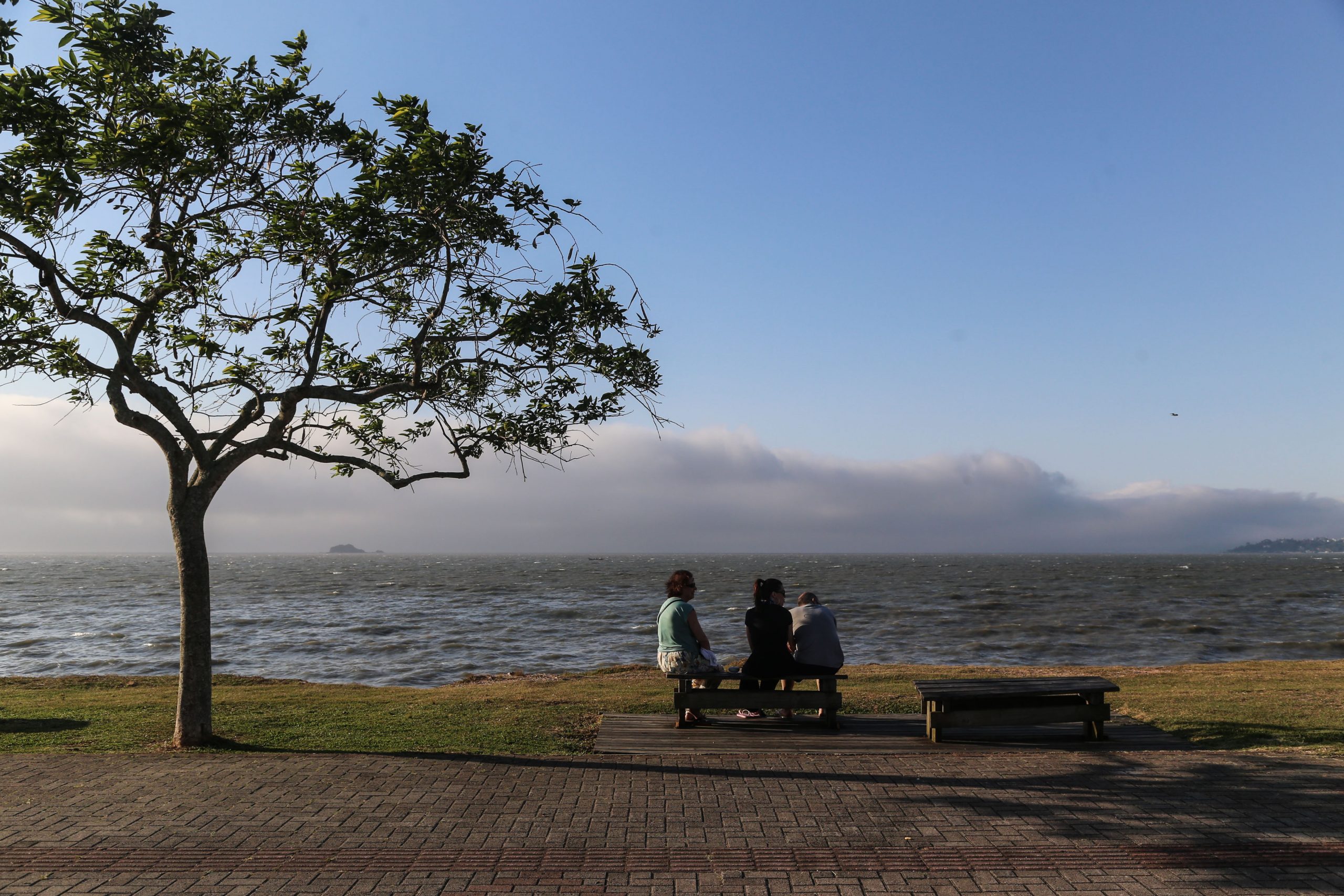 Expedição encontra sacos de lixo em primeira visita ao fundo do mar